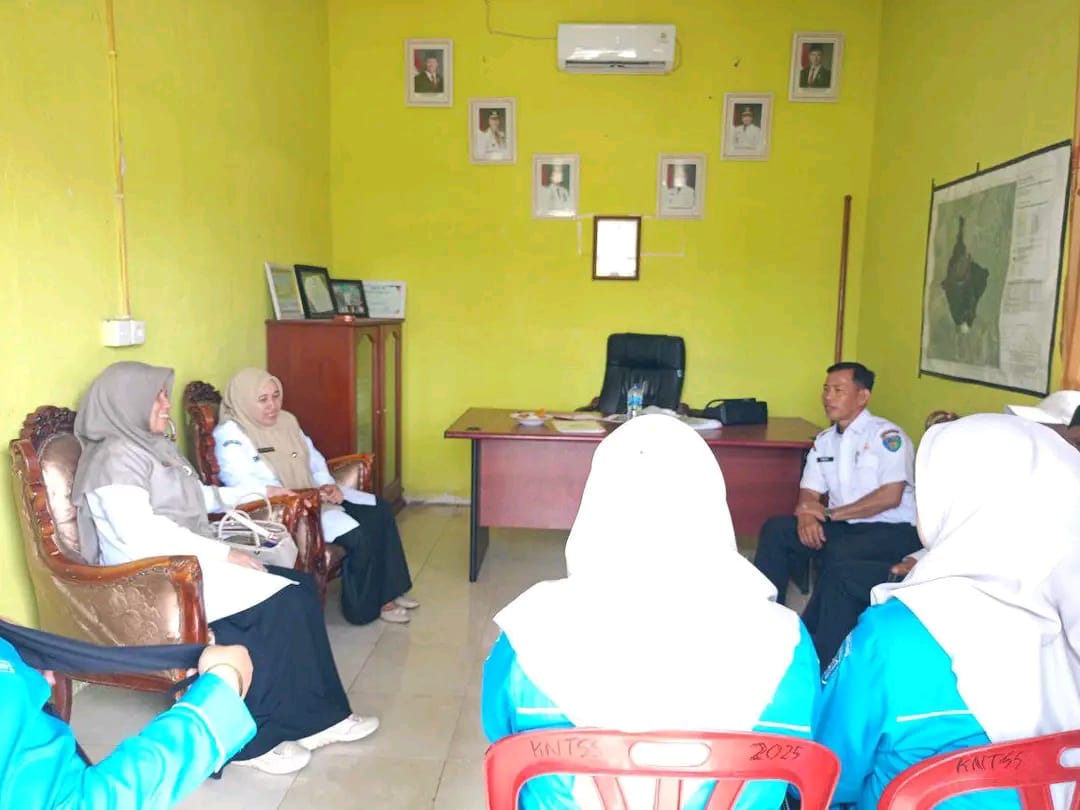 Koordinasi  Bapak Camat dengan Sekretaris Dinas Arsip dan Perpustakaan Kabupaten esisir Selatan