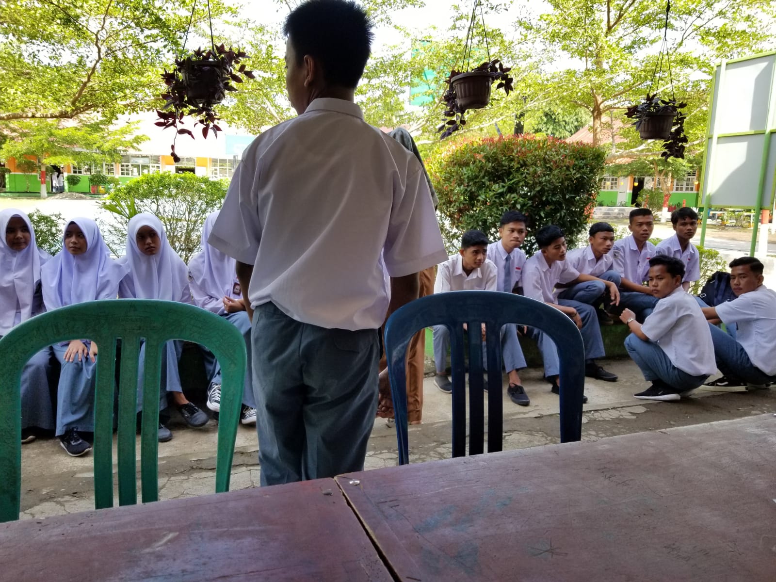 Pelaksanaan Vaksinasi di Puskesmas surantih,Kantor camat sutera,MTSN Surantih ,SMA 1 sutera,dan Pusk