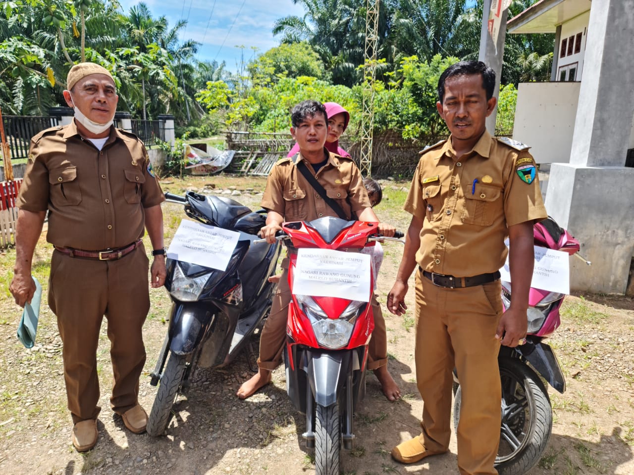 PELAKSANAAN VAKSINASI DI NAGARI RAWANG GUNUNG MALELO SURANTIH