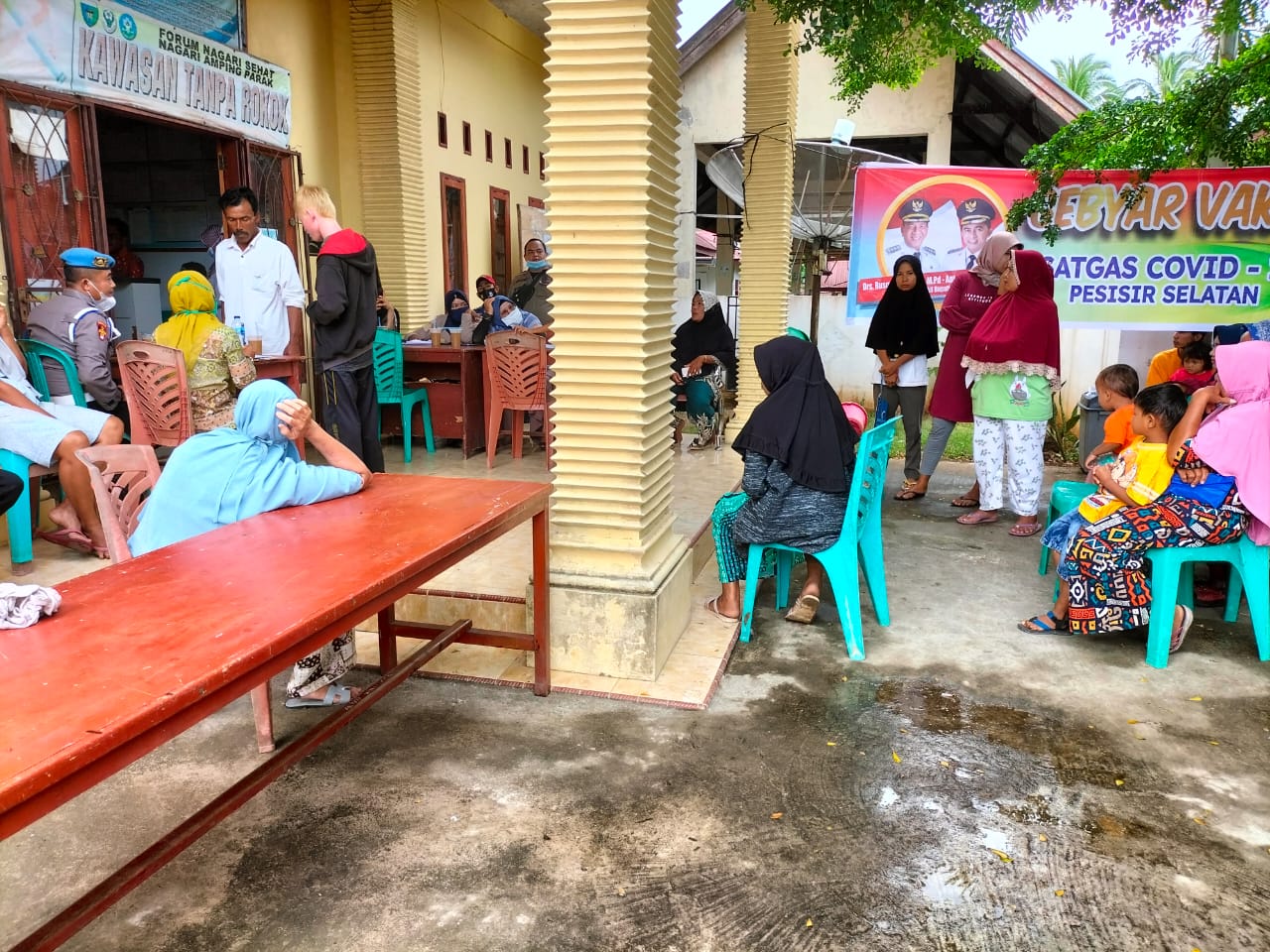 MONITORING PELAKSANAAN VAKSINASI DI NAGARI KOTO NAN TIGO SELATAN SURANTIH