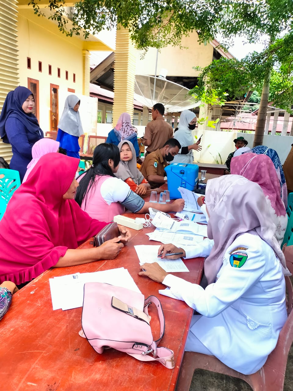 Pelaksanaan Vaksinasi  Simpang Puskesmas di Depan Dealer Yamaha Depan Lapangan Bola kaki Gadih Basan