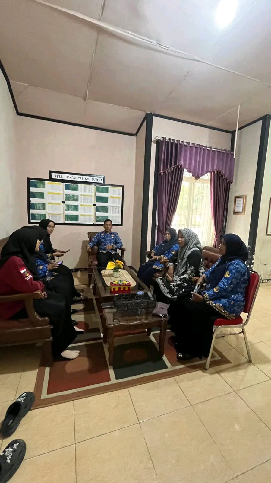 Koordinasi Bapak Camat dan Sekretaris Camat Sutera serta Kasi Kesos bersama pendamping PKH tentang P